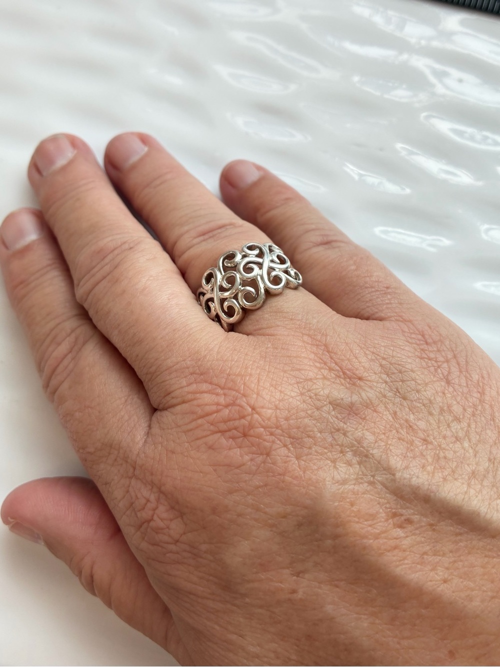 Elegant Sterling Silver Scrollwork Statement Ring size 7 - Picture 5 of 9